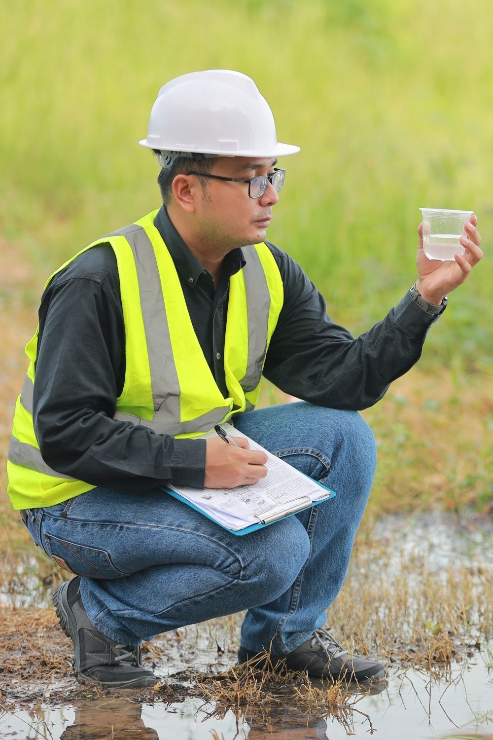 environmental engineer at work - join our network - enginuity